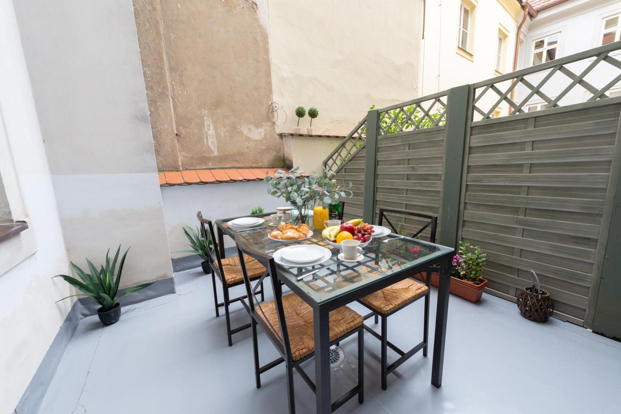 Price & Location - Historic Square Residency Apartamento *